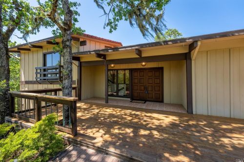 2980 Deerwood Dr, Ukiah, CA 95482-3684
