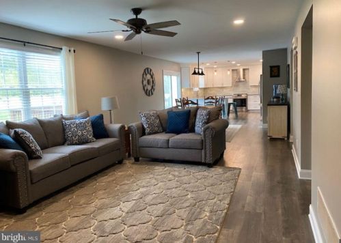 55 Kings Ct, Swedesboro NJ  08085-5033 exterior