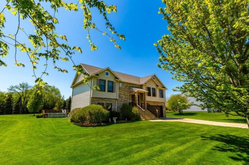398 Ridge Run Dr, Valpo, IN 46383-7201