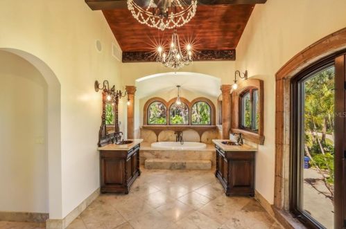 2718 Casey Ky Rd, Nokomis FL  34275-3306 exterior