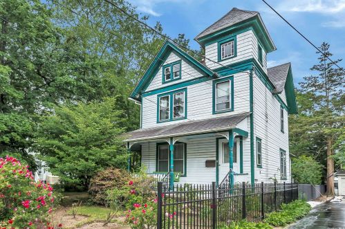 64 Driscoll Ave, Rockville Centre, NY 11570-6006
