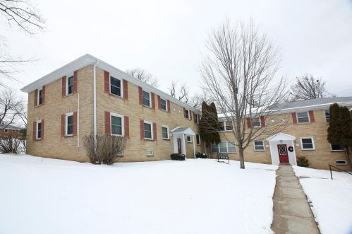 1344 Randolph Ct, Milwaukee, WI 53212-1845