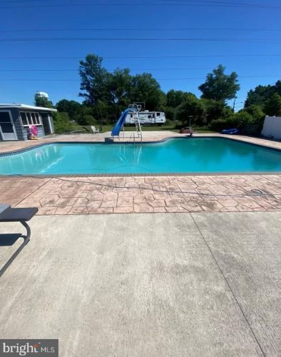900 Hilltop Rd, Riverton, NJ 08077-3324