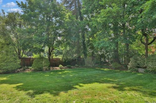 134 Elk Ave, New Rochelle, NY 10804-4231