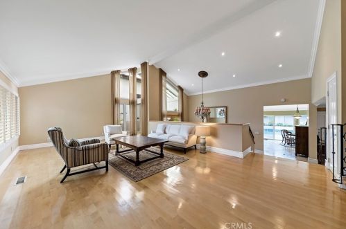 6490 Saddle Dr, Long Beach, CA 90815-4740