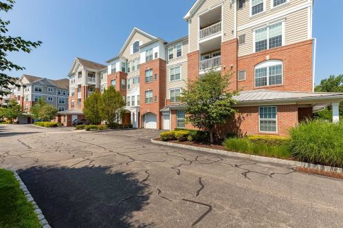 335 Regency Dr, Fishkill, NY 12524-4937