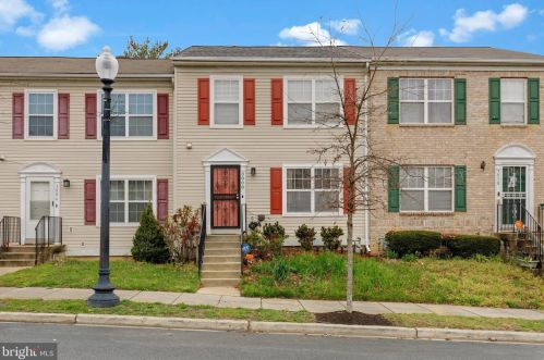 3808 Bay Ln, Washington, DC 20019-3263