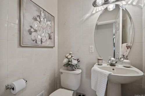 179 Woodlands Dr, Tuxedo Park NY  10987-4803 exterior