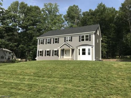 30 Musiker Ave, Dover, NJ 07869-4623