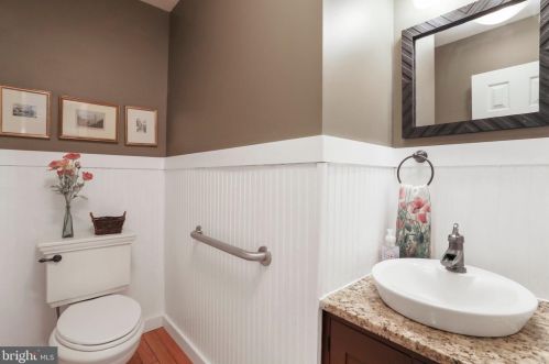 5550 Wide Oak Ct, Woodbridge VA  22192-6036 exterior