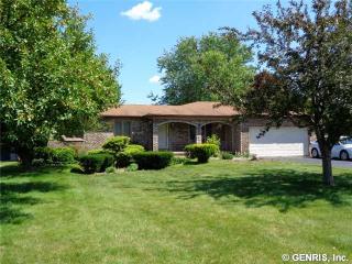 82 Creighton Ln, Rochester, NY 14612-2202