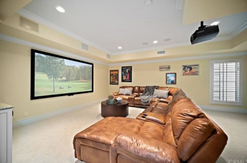 920 Kings Rd, Newport Beach CA  92663-5718 exterior