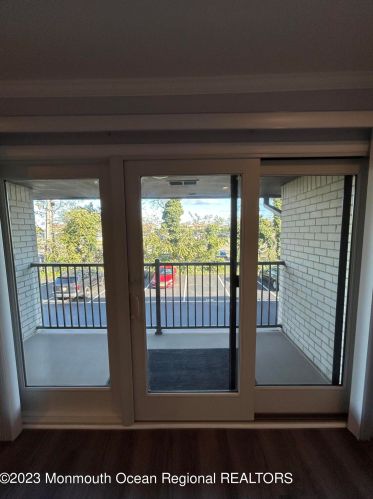 330 Shore Dr, Monmouth Hills NJ  07732-1147 exterior