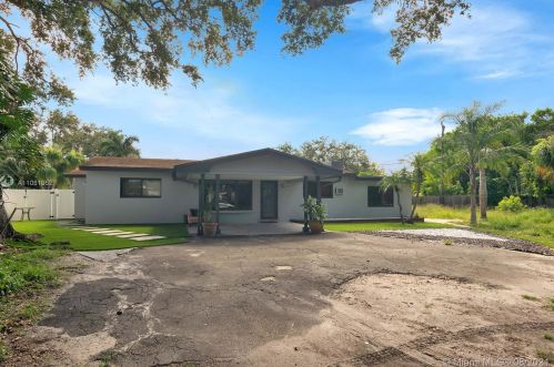 1961 56th Way, Hollywood FL  33021-3813 exterior