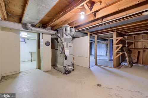 1898 Manor Ridge Dr, Lancaster PA  17603-4447 exterior