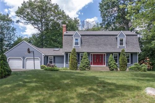 20 Whitefield Dr, Bridgeport, CT 06611-1474