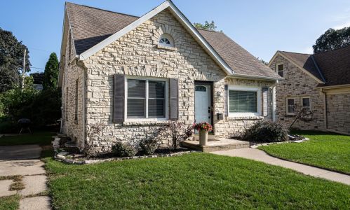 2149 Raleigh Ave, Milwaukee, WI 53209-4330
