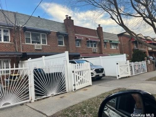 4028 De Reimer Ave, Bronx, NY 10466-2321