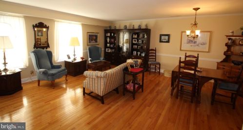 147 3rd St, New Castle, DE 19720-4536