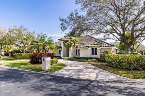 1230 Darlington Oak Cir, Saint Petersburg, FL 33703-6316