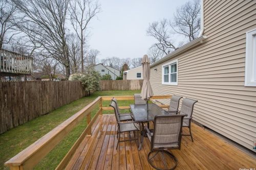 62 Chestnut Cir, Northport NY  11768-2008 exterior