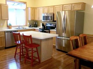664 35th St, Hastings, MN 55033-4143