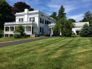 4 Mystic Ave, Mystic, CT 06355-2318