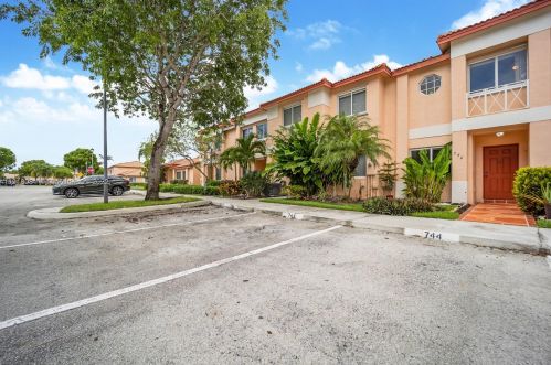 744 208th Dr, Hollywood FL  33029-2148 exterior