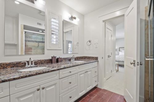 3314 Darbyshire Dr, Dallas TX 75229-5027 exterior