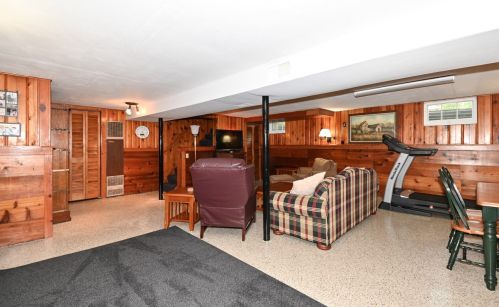 1524 El Rancho Dr, Thiensville WI  53092-5623 exterior