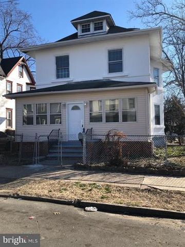 36 33rd St, Camden, NJ 08105-2604