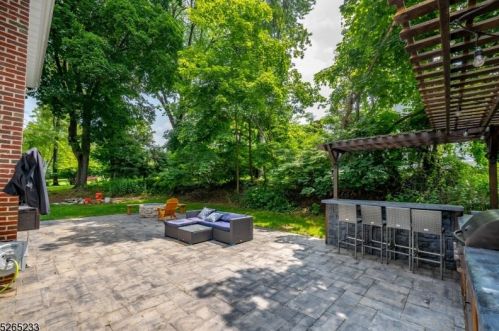 275 Grant St, Berkeley Heights NJ  07922-1142 exterior