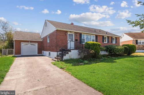 10 Dorking Ct, Wilmington, DE 19808-4221