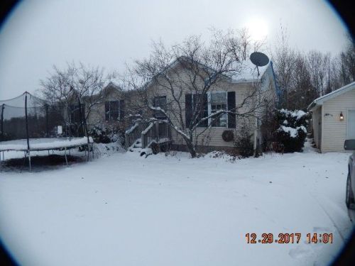 41 Rivers Edge Dr, Morrisonville, NY 12962-2730