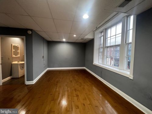 132 Washington St, Charles Town WV  25414-1072 exterior