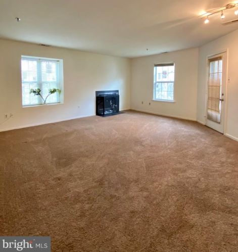 224 Stone Hurst Ct, New Castle DE  19720-3947 exterior