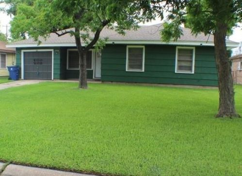 1714 4th Ave, Texas City, TX 77590-7338