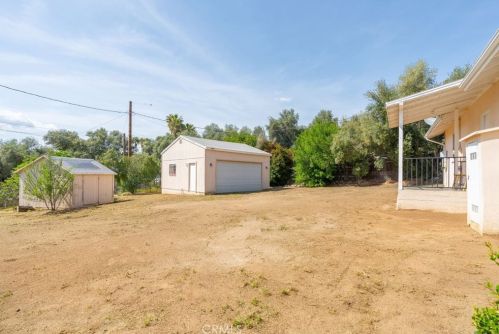 32677 Mesa Dr, Lake Elsinore CA  92530-4648 exterior