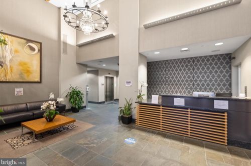 1425 Locust St, Philadelphia PA  19102-3832 exterior