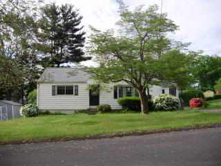 86 Concord Cir, Hartford, CT 06111-3401