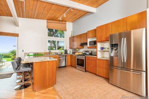 5022 Pacifica Dr, San Diego CA  92109-1502 exterior