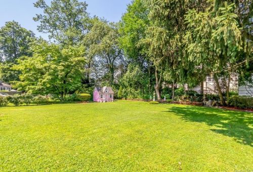 325 Highbrook Ave, New Rochelle, NY 10803-2206