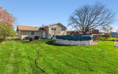 102 Lexington Dr, Dyer IN  46311-1316 exterior