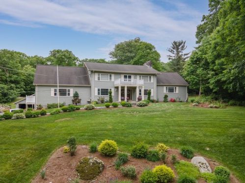 237 Pine Swamp Rd, Cumberland, RI 02864-1117