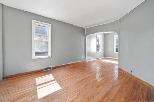 289 Carroll Ave, Bridgeport CT  06607-1801 exterior