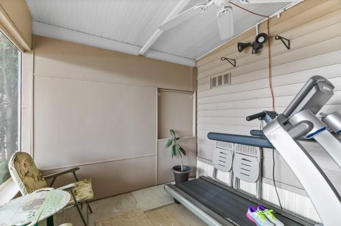 1525 Pleasant St, Tavares FL  32778-4001 exterior