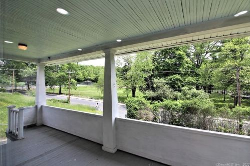 579 Cooke St, Waterbury CT  06710-1424 exterior