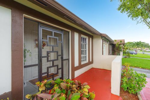 5089 Forsythia St, Delray Beach, FL 33484-9129