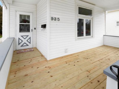 935 10th St, Manitowoc, WI 54220-3306