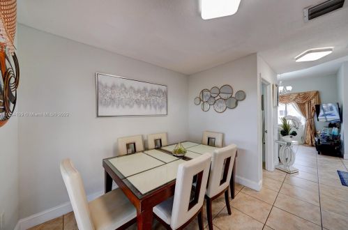 17845 74th Ct, Hialeah FL  33015-8441 exterior